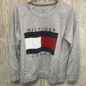 Tommy Hilfiger Women’s Gray Crewneck Sweater with Flag Logo Medium